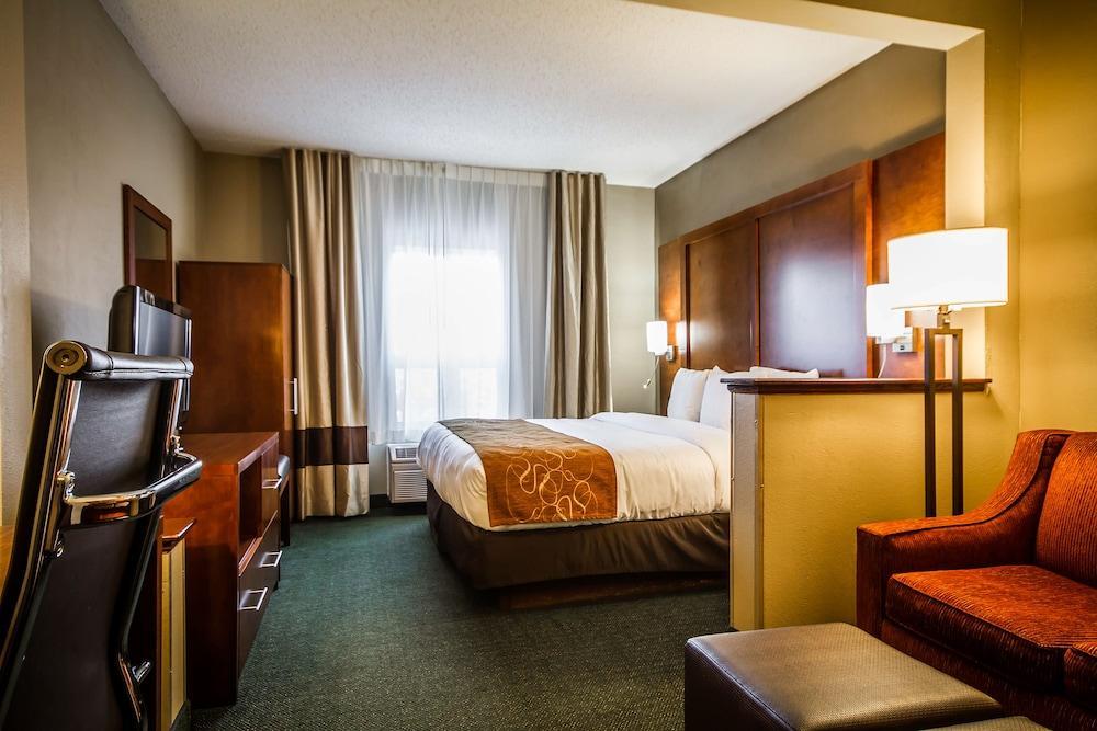 Comfort Suites Madison West - Middleton Exterior photo